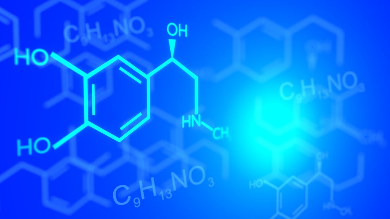 低氣味催化劑ZR-40的分子設(shè)計(jì)與合成，旨在滿足汽車內(nèi)飾和家具行業(yè)對(duì)低VOCs的嚴(yán)格要求。